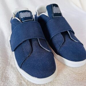 GOATS 573 NAVY BLUE CANVAS SNEAKERS ONE STRAP SIZE 8